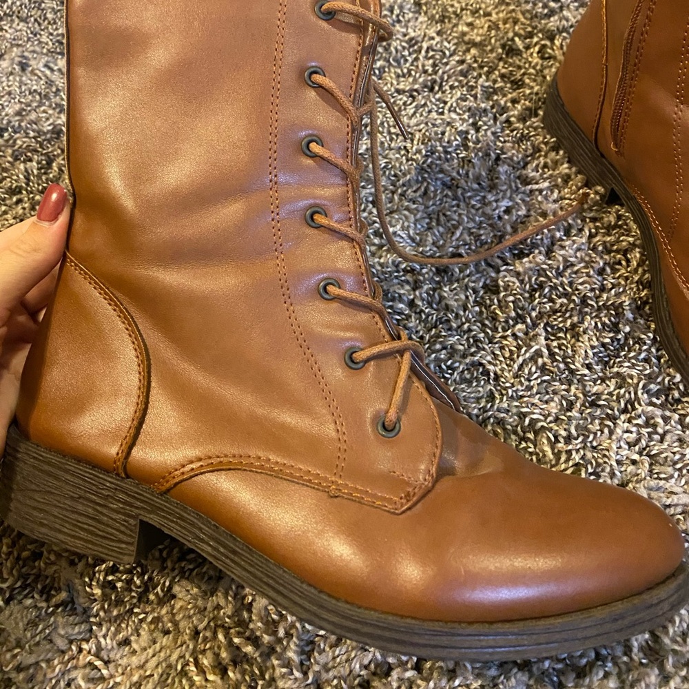 Combat boots